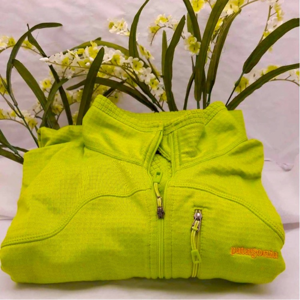 JUST IN! ❤️‍🔥 Lime Green Patagonia Lightweight Pullover with Fleece Lining Sz M